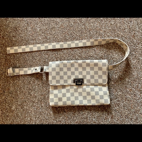 Misguided Cream Flat Fanny Pack - Picture 1 of 4